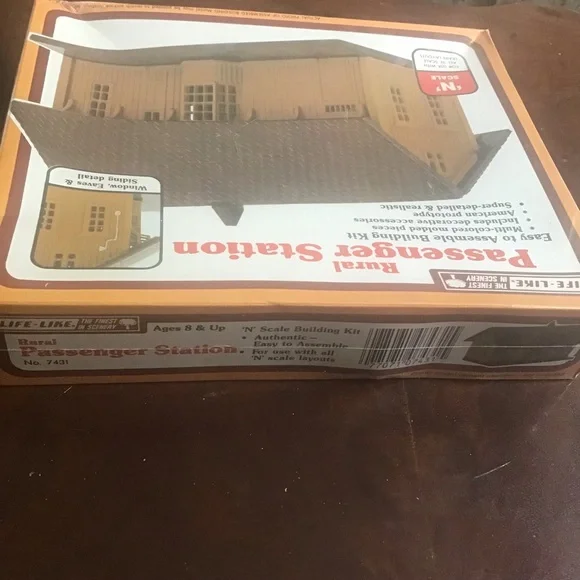 Life-Like N Scale Rural Passenger Station Model Kit - Picture 4 of 5